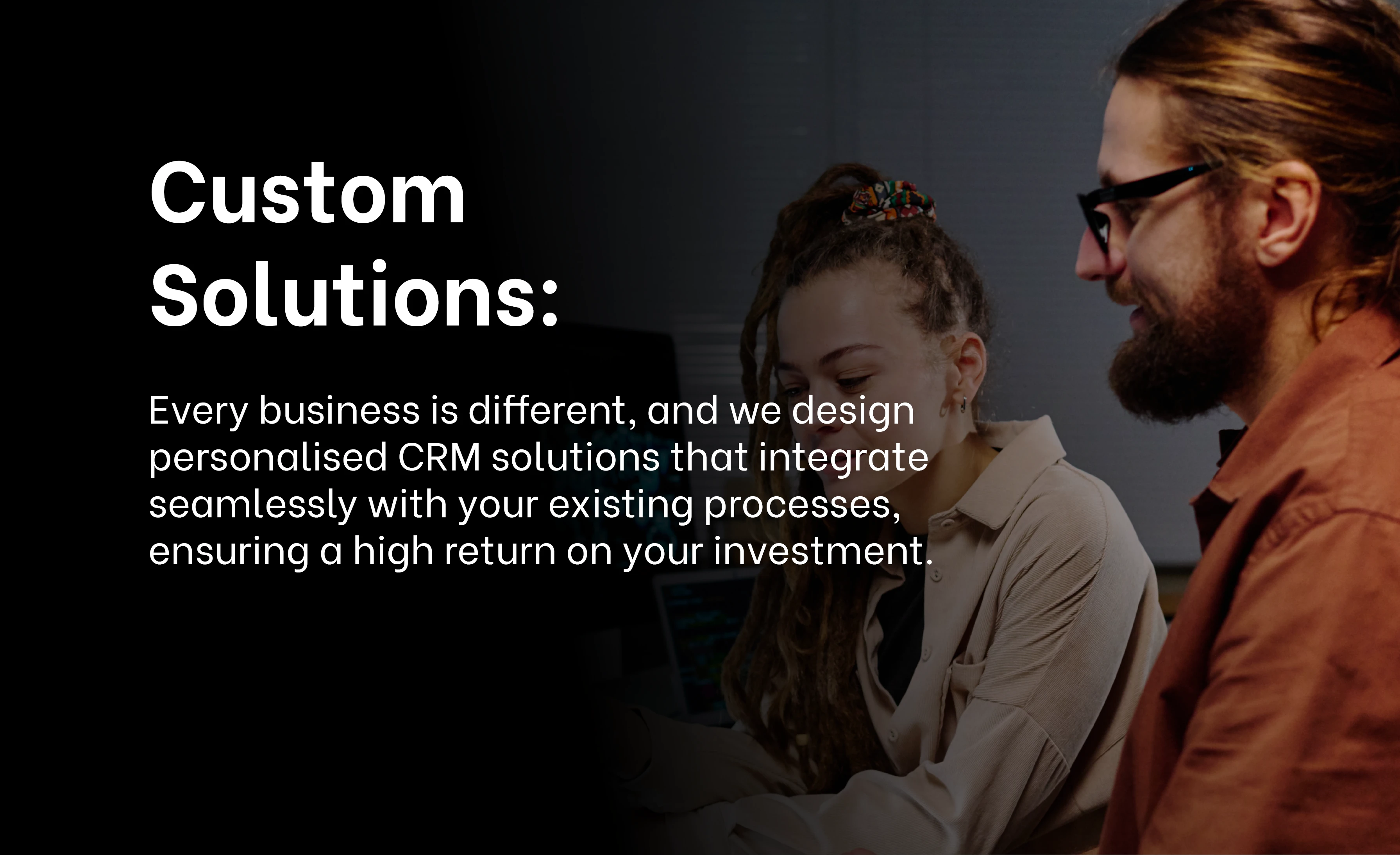 Custom Solutions: Two professionals discussing personalized CRM solutions, representing Exigo Tech's approach to designing custom solutions for businesses.